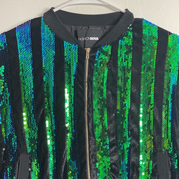 Women’s cropped sequin bomber jacket size medium - Picture 6 of 10